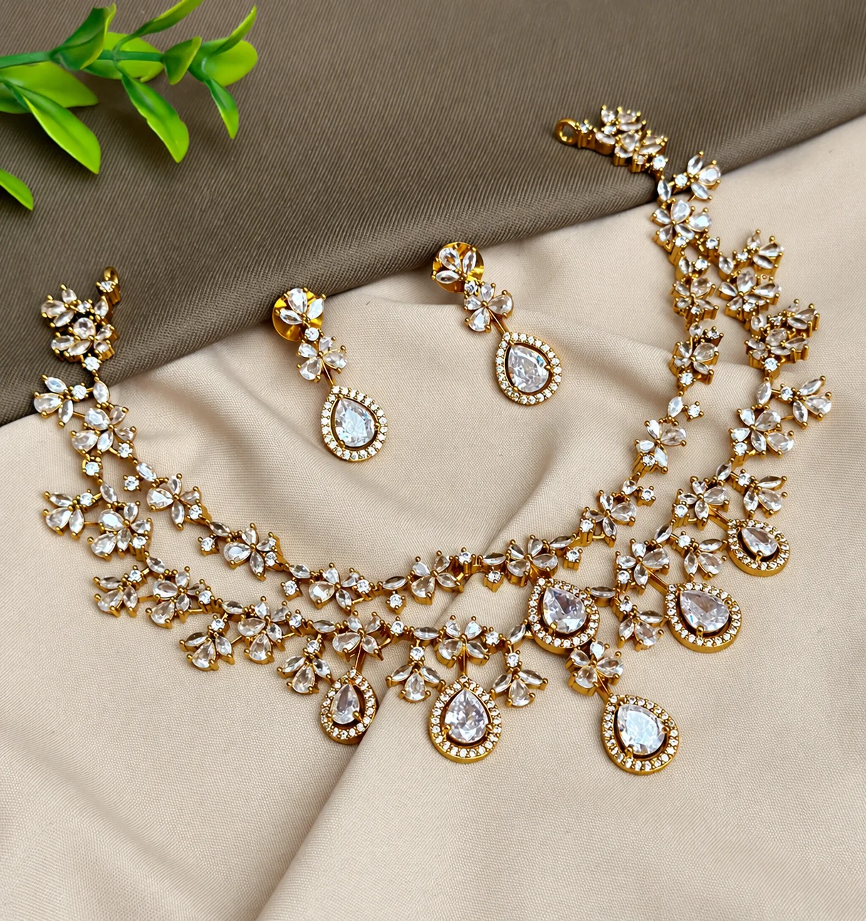 Luxurious Gold Crystal Jewellery - Handcrafted Jewellery by Gleaming Glitz
